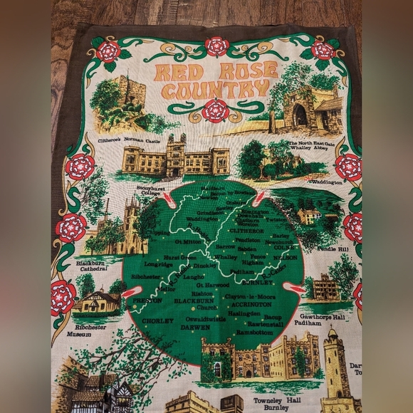 Red Rose Country Vintage  Tea Towel with historic Great Britain architecture - Picture 8 of 8